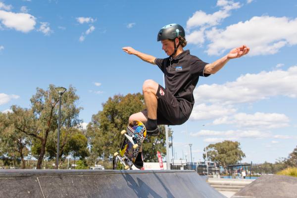 Roll on skate park