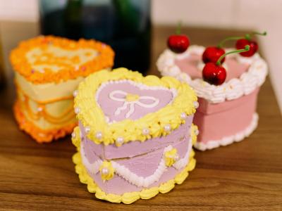 fake cakes