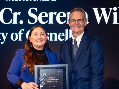 Deputy Mayor Serena Williamson was recognised with WA Local Government Association Merit Award, presented by WALGA Executive Director of Member Services Tony Brown.