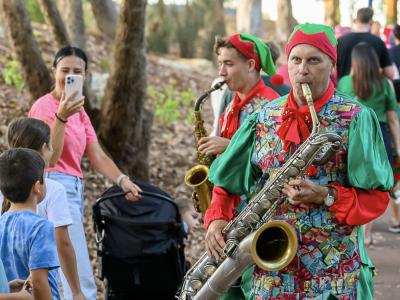 Embrace the Christmas spirit as you Jingle All the Way through the City of Gosnells annual Christmas event on Saturday 13 December from 5pm to 9pm at Civic Centre Gardens and Centennial Pioneer Park, Gosnells