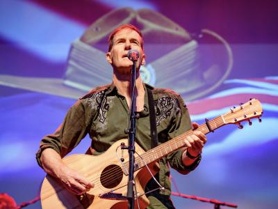 Fred Smith will take to the DRPAC stage with a performance of Unforgotten: Songs of Australians at War, as part of a series of commemorative Anzac events.