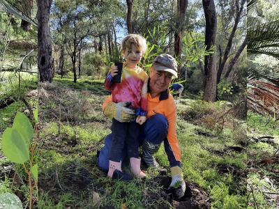 Community members at Give our Bushland a Boost